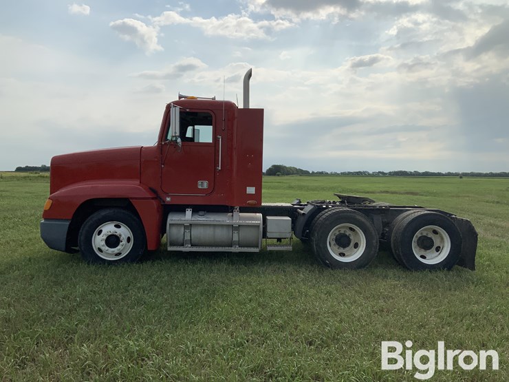 2000-freightliner-fld120-image-8