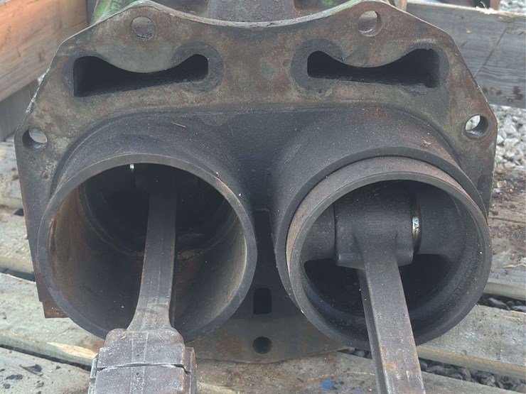 john-deere-model-g-block,-pistons,-and-rods-image-15