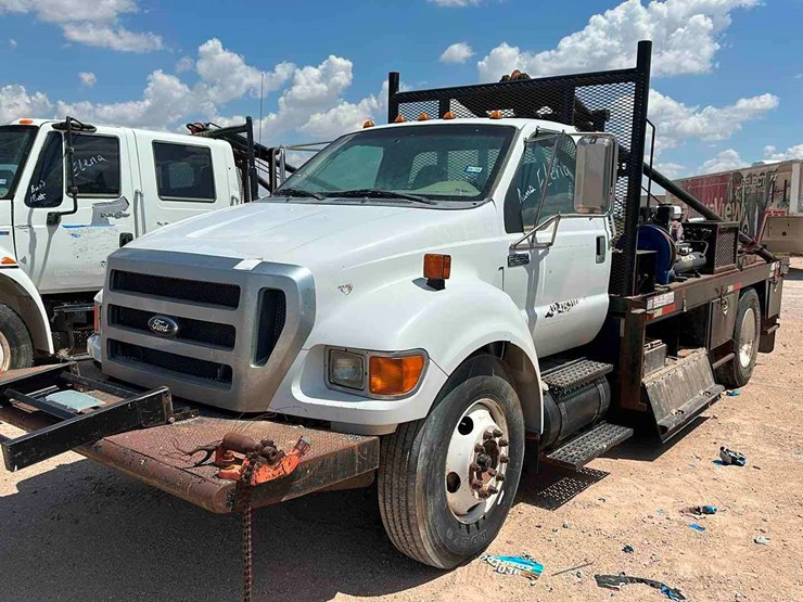 2011-ford-f650-image-1