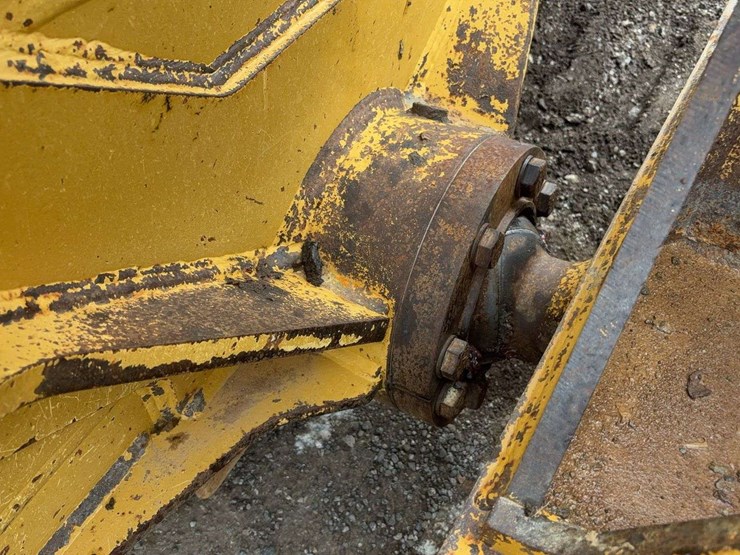 2013-caterpillar-d6t-xw-image-33