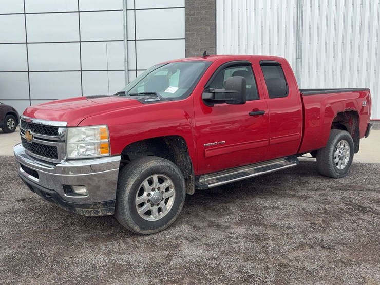 2011-chevrolet-silverado-image-1