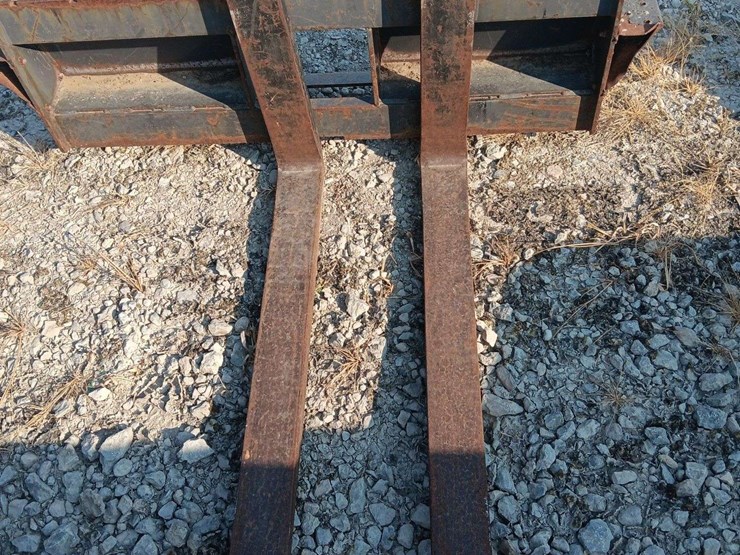 quick-attach-pallet-forks-image-2