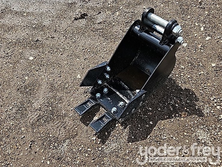 unused-ir-8"-tooth-bucket-to-suit-mini-excavator-image-1