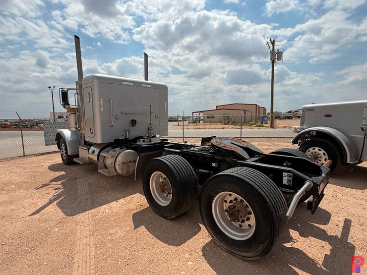 2013-peterbilt-388-image-6