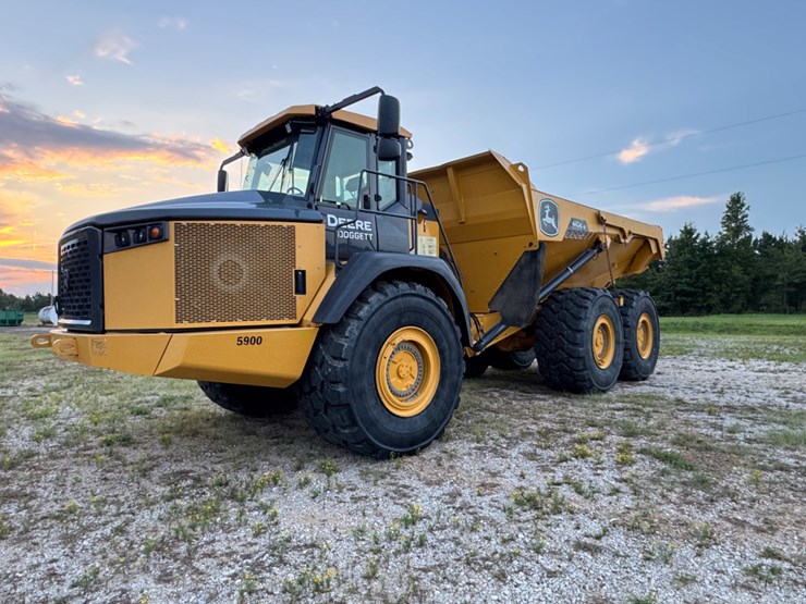 2022-deere-410e-image-1