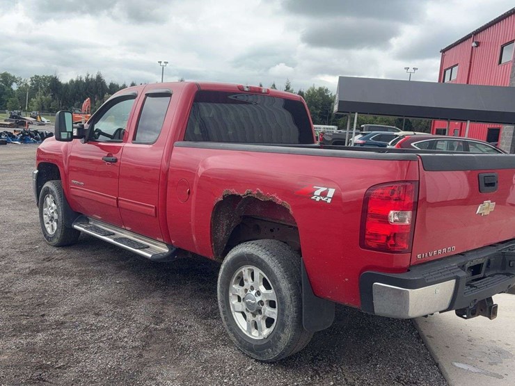 2011-chevrolet-silverado-image-4