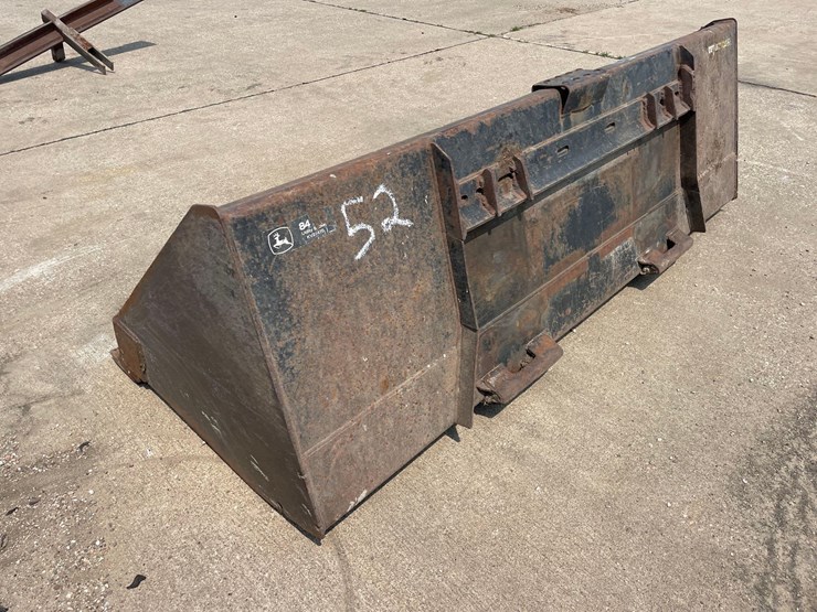john-deere-82”-skidloader-bucket-image-3