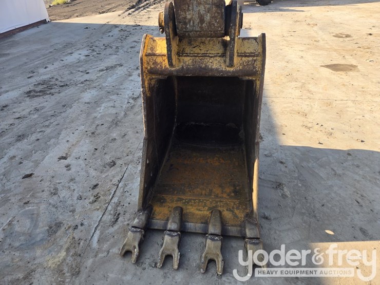 2022-deere-130g-image-11