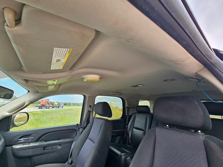 2010-chevrolet-tahoe-image-34