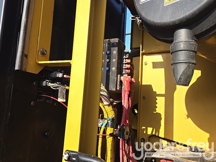 2015-caterpillar-336-f-image-44