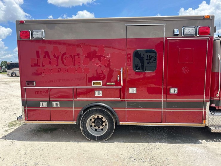 2009-freightliner-m2-106-medtec-ambulance-image-21