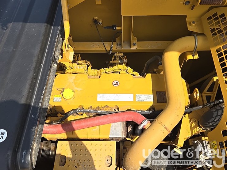 2021-caterpillar-349-image-62