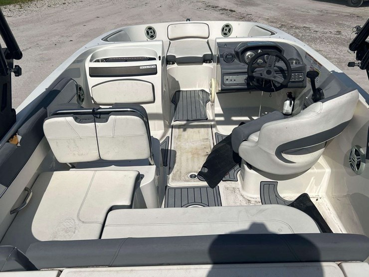 2017-bayliner-vr5-21ft-bowrider-boat-with-29ft-t/a-boat-trailer-image-13