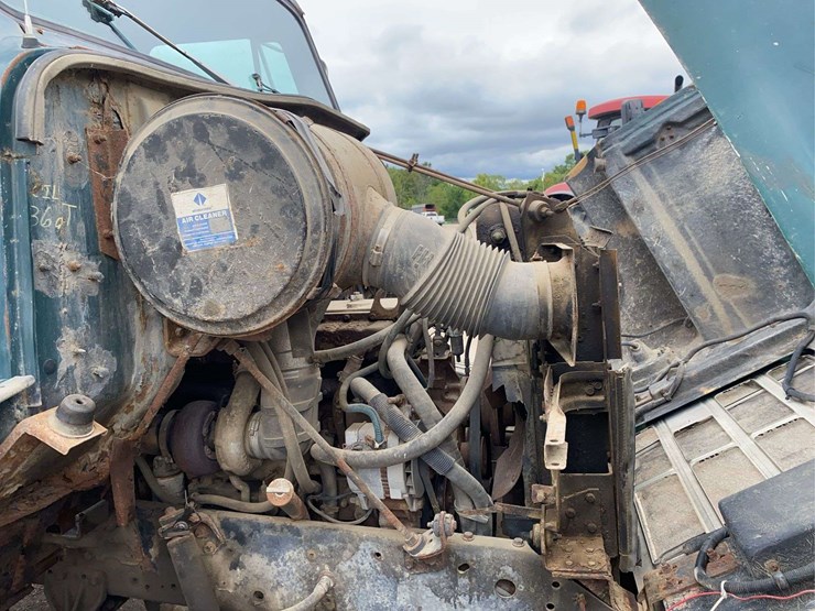 1988-international-dry-fertilizer-truck-image-28
