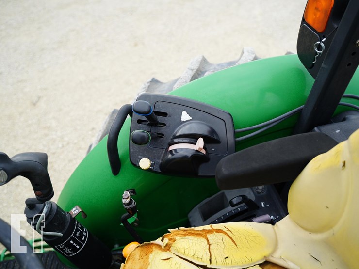 2013-john-deere-5100e-image-37