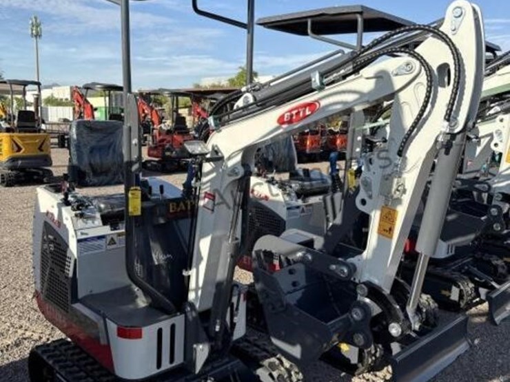 battler-et12m-6-mini-excavator-image-1