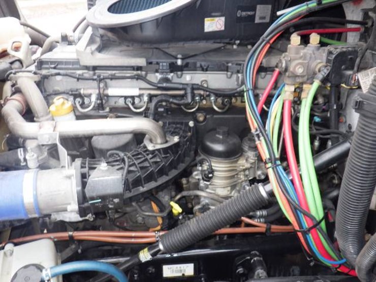2021-freightliner-cascadia-126-image-14