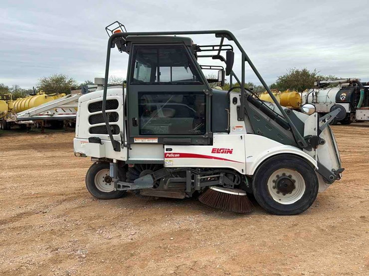 2008-elgin-sweeper-image-7