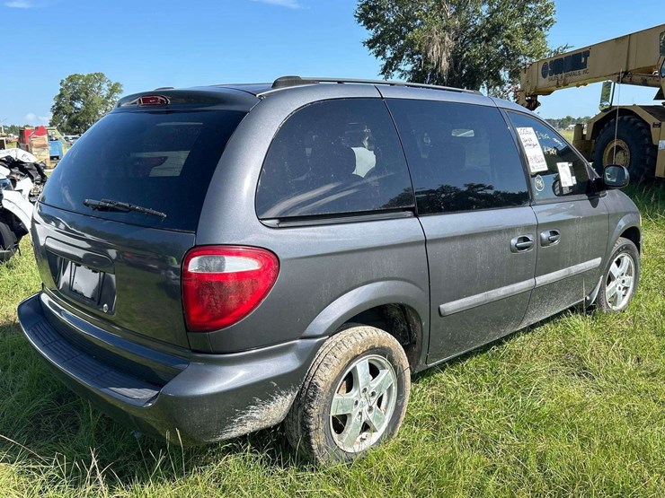 2005-dodge-caravan-image-3