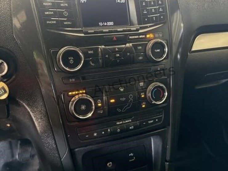 2017-ford-explorer-image-18