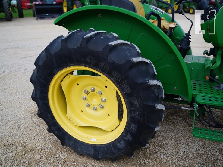 2015-john-deere-5075e-image-23