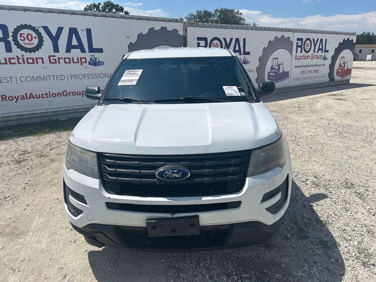 2016-ford-explorer-image-21