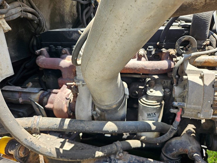 2000-freightliner-fl60-image-48