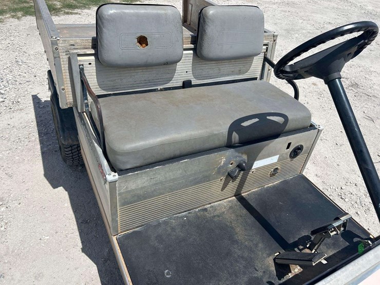 2001-club-car-carryall-utility-cart-image-11