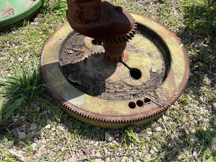 john-deere-model-g-flywheel-and-crankshaft-image-8