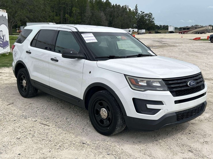 2016-ford-explorer-image-2