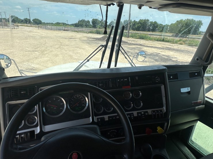 2016-kenworth-t660-image-14