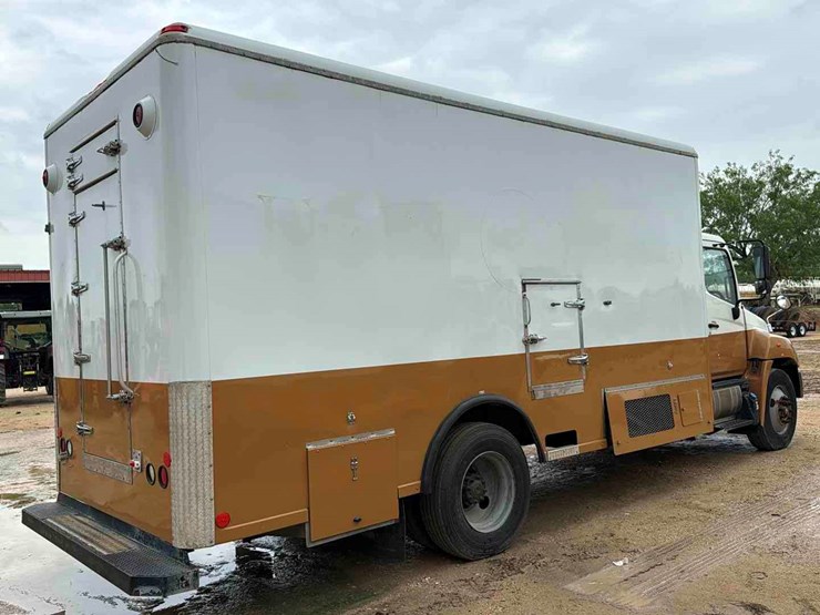 2015-hino-box-truck-image-2