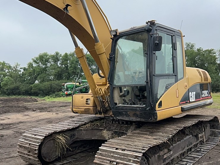 caterpillar-320-image-21