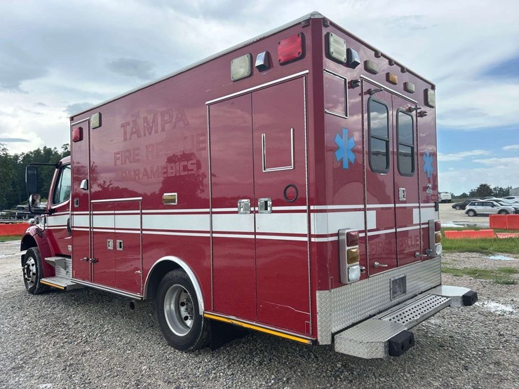2007-freightliner-m2-106-ambulance-image-4