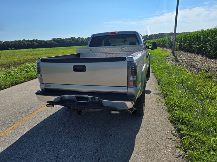 2003-chevrolet-2500-image-24