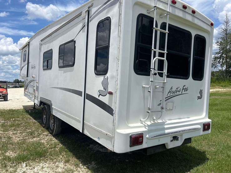 2005-northwood-artic-fox-29v-t/a-34ft.-5th-wheel-travel-trailer-image-4