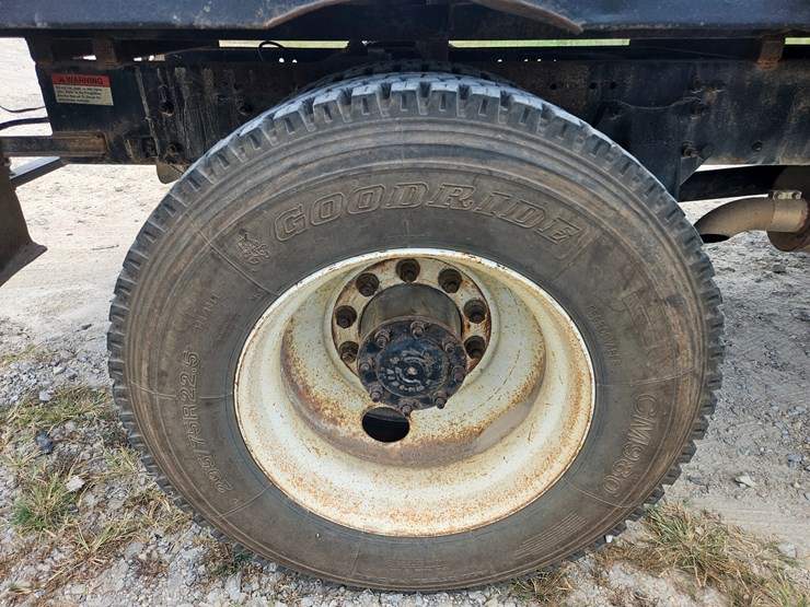 2002-freightliner-fl70-image-64