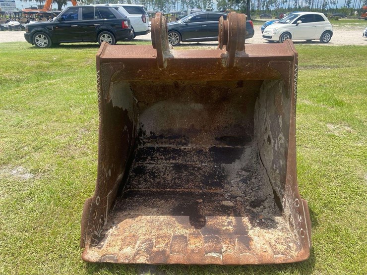caterpillar-56in-excavator-bucket-image-5