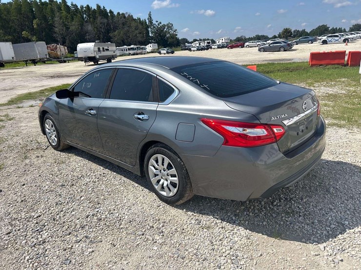 2016-nissan-altima-2.5-sedan-image-4