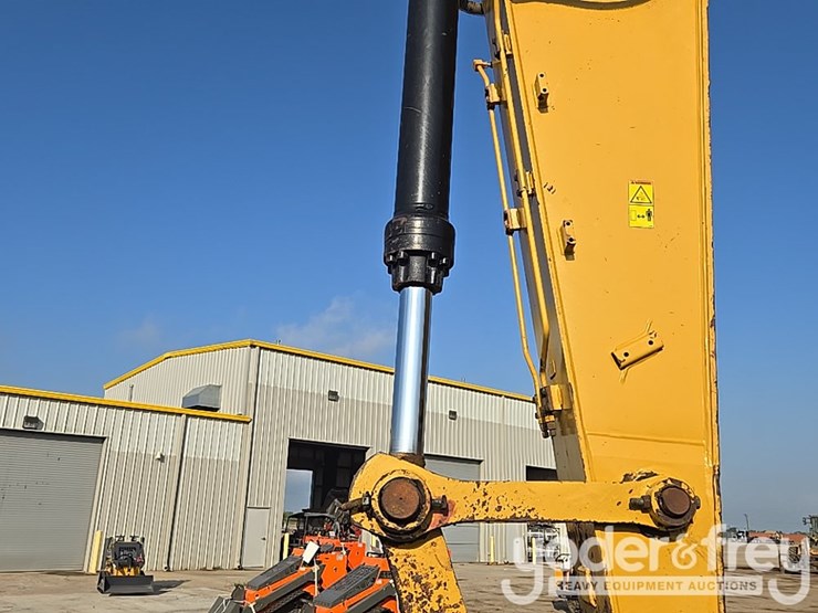 2015-caterpillar-336-f-image-25