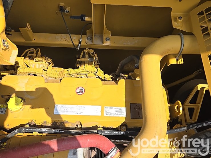 2021-caterpillar-349-image-63