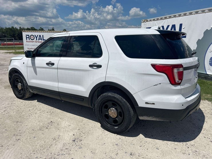 2016-ford-explorer-image-4