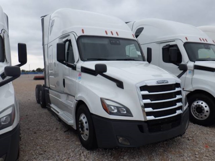 2021-freightliner-cascadia-126-image-3