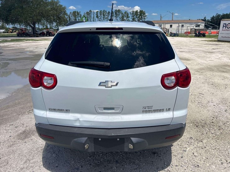 2009-chevrolet-traverse-ls-image-21