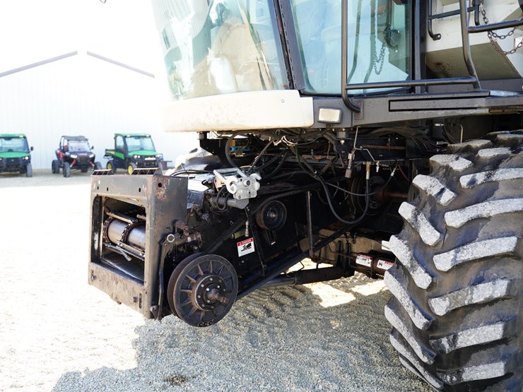 2004-gleaner-r65-image-12