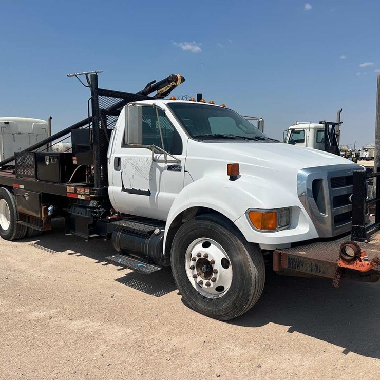 2013 FORD F650