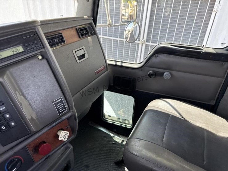 2006-kenworth-t300-image-23