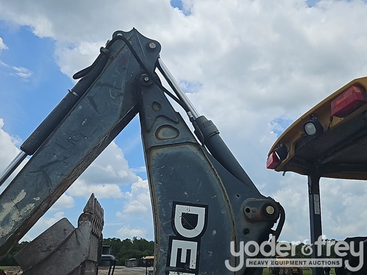 2011-deere-310j-image-25