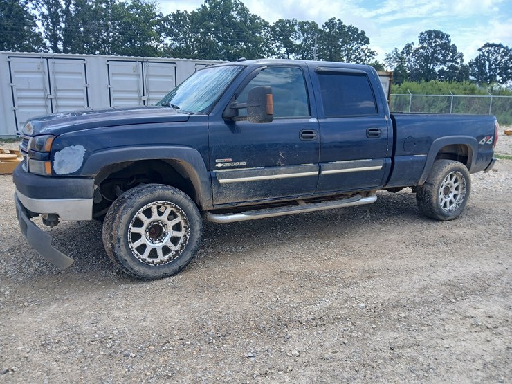 2005-chevrolet-silverado-image-2