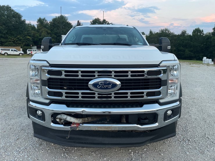 2024-ford-f550-image-3